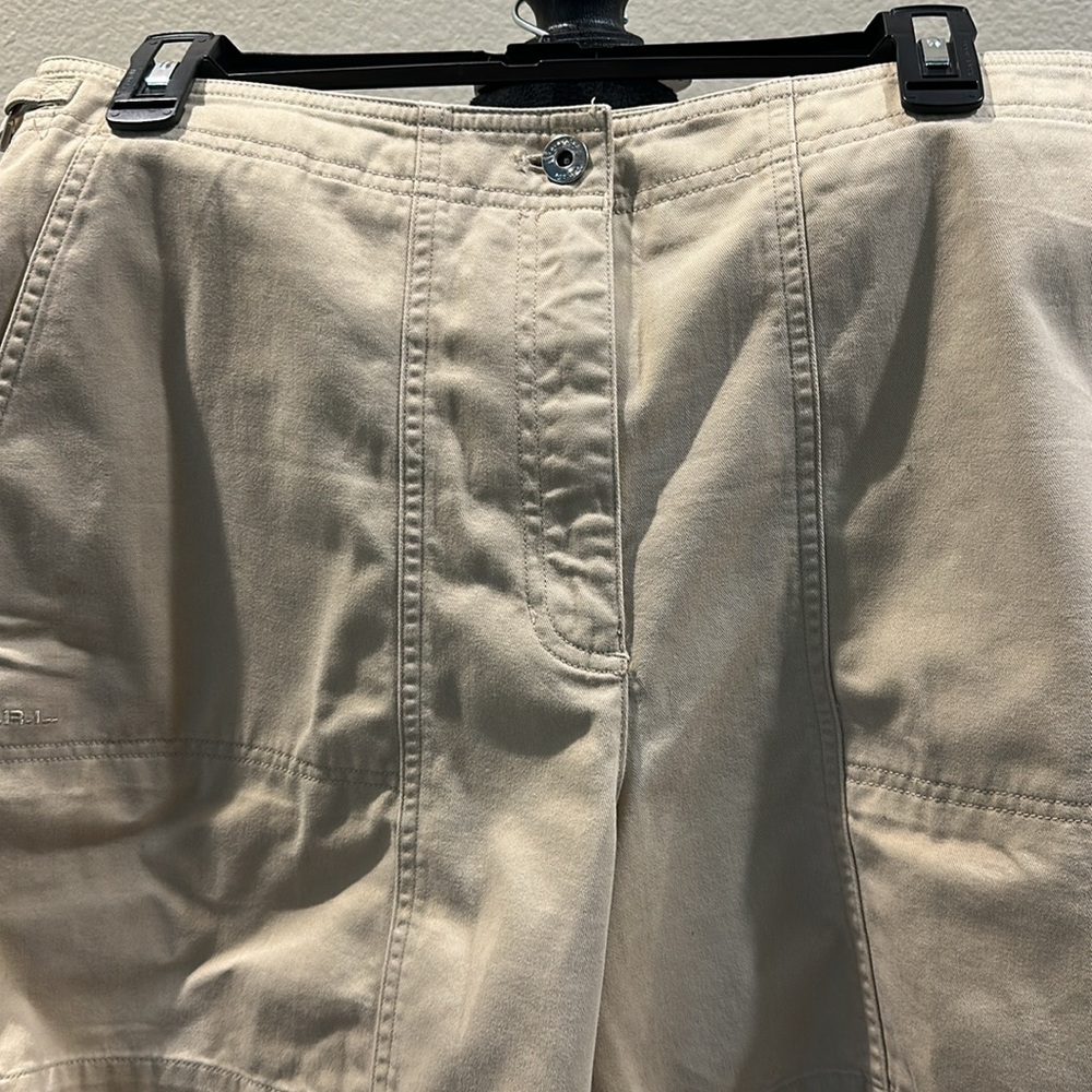 Vintage Lauren Ralph Lauren Women's Tan Shorts - Picture 5 of 9
